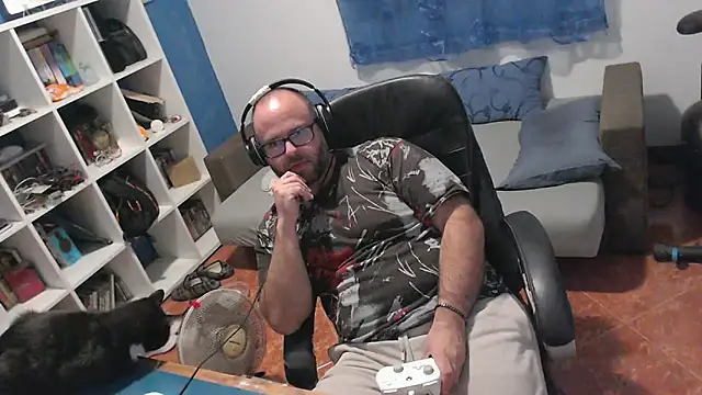 ravingr4d4 online show from September 23, 8:45 pm