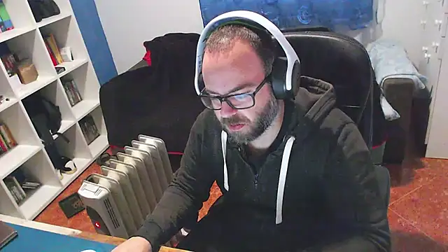 ravingr4d4 online show from December 16, 9:14 am