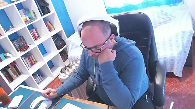 ravingr4d4 online show from February 8, 1:47 pm