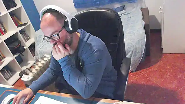 ravingr4d4 online show from February 11, 10:20 am