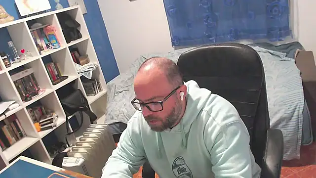 ravingr4d4 online show from March 18, 9:51 pm