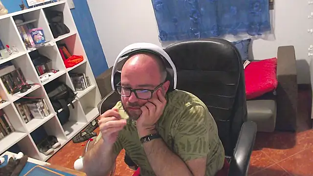 ravingr4d4 online show from June 30, 9:49 pm