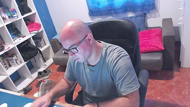 ravingr4d4 online show from July 30, 10:47 am