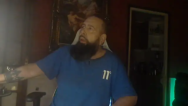 maseurbeardedpig online show from August 8, 3:41 am