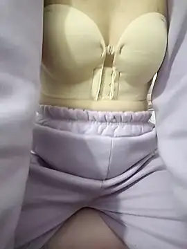 SweetGirl2k2 online show from December 27, 8:45 am