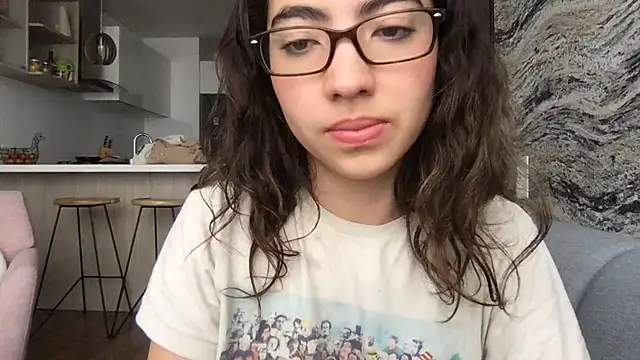 Snapshot of Sophi__a chatting on March 27, 2:17 pm Sophi a online show from March 27, 2:17 pm