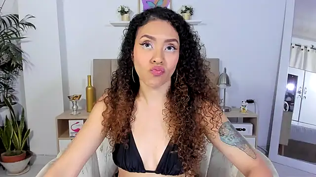 Zoe Gruber online show from August 6, 12:12 am