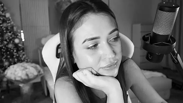 Snapshot of Adel_chocolate_ chatting on January 7, 7:44 am Adel chocolate online show from January 7, 7:44 am