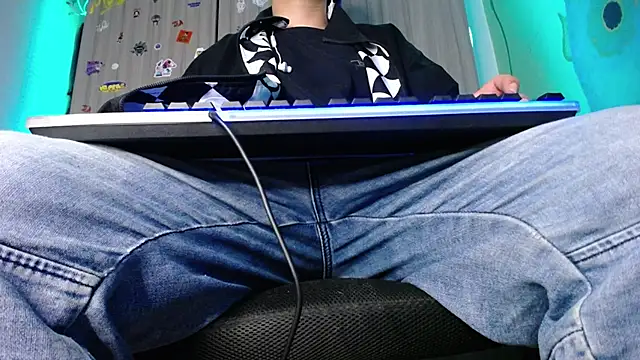 zacwatson  online show from December 4, 6:55 am