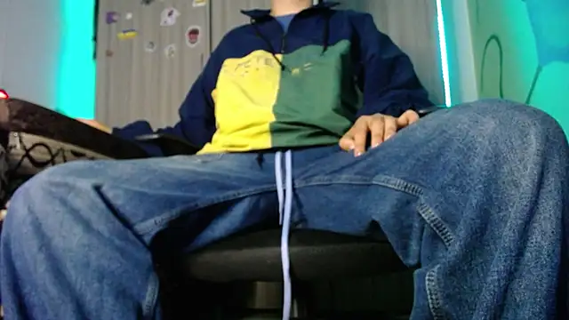 zacwatson  online show from December 5, 6:43 am