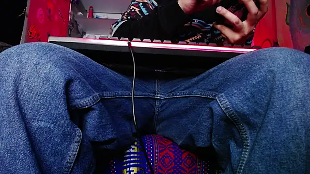 zacwatson  online show from October 8, 7:39 am