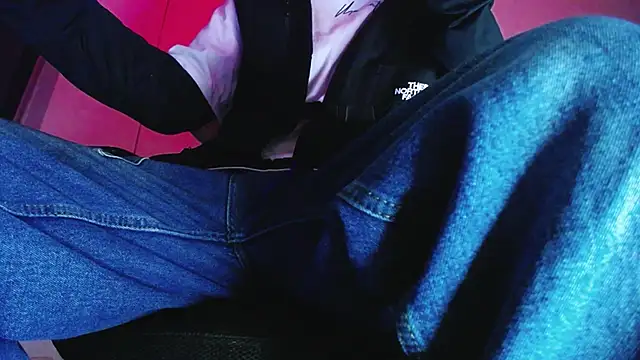 zacwatson  online show from January 9, 2:03 am