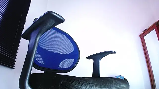 zacwatson  online show from March 12, 10:27 pm