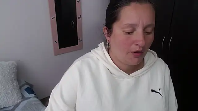 CristialJones  online show from December 5, 2:25 pm