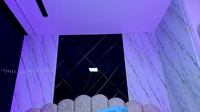 violett lo online show from May 30, 3:03 am