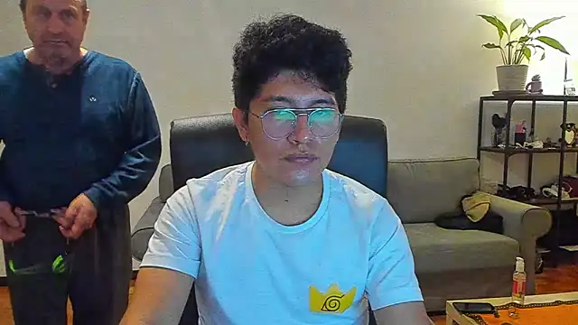 Snapshot of boytwink_20 chatting on November 6, 10:21 pm boytwink 20 online show from November 6, 10:21 pm