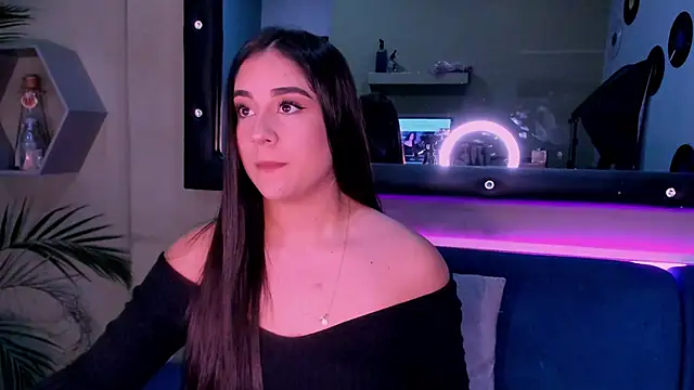 Snapshot of Sussy_Bell01 chatting on December 9, 11:34 pm Sussy Bell01 online show from December 9, 11:34 pm