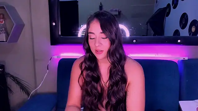 Snapshot of Sussy_Bell01 chatting on December 12, 2:26 am Sussy Bell01 online show from December 12, 2:26 am