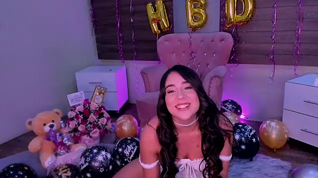 Snapshot of Sussy_Bell01 chatting on December 19, 9:06 pm Sussy Bell01 online show from December 19, 9:06 pm