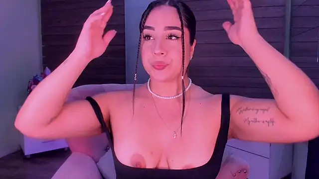 Snapshot of Sussy_Bell01 chatting on December 26, 8:32 pm Sussy Bell01 online show from December 26, 8:32 pm