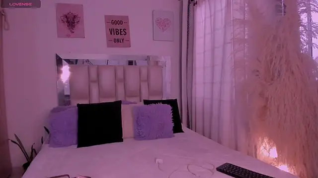 Snapshot of Sussy_Bell01 chatting on August 1, 9:57 pm Sussy Bell01 online show from August 1, 9:57 pm