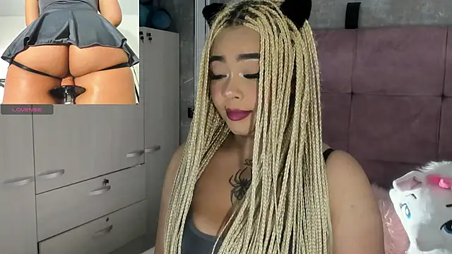 Snapshot of conny__curly chatting on April 10, 2:22 pm conny curly online show from April 10, 2:22 pm