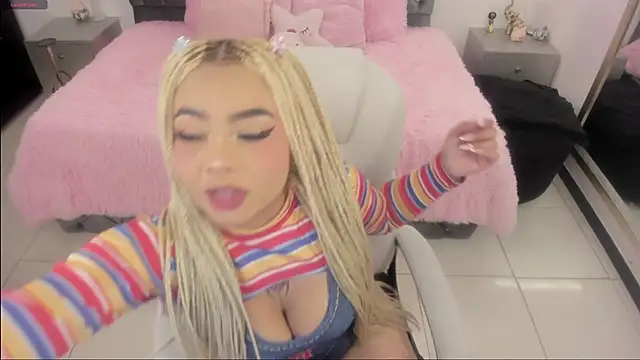 Snapshot of conny__curly chatting on June 3, 2:44 pm conny curly online show from June 3, 2:44 pm