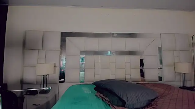  ChanellR  online show from March 7, 11:18 am