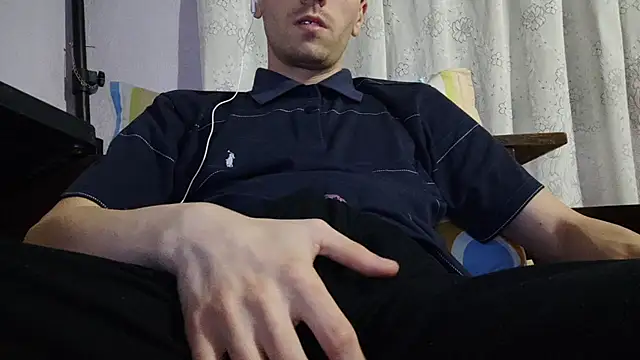Snapshot of _Hocthus_ chatting on January 4, 10:13 pm Hocthus online show from January 4, 10:13 pm