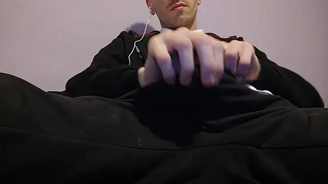Snapshot of _Hocthus_ chatting on February 9, 6:37 pm Hocthus online show from February 9, 6:37 pm