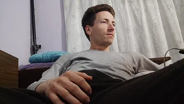 Snapshot of _Hocthus_ chatting on February 16, 9:27 pm Hocthus online show from February 16, 9:27 pm