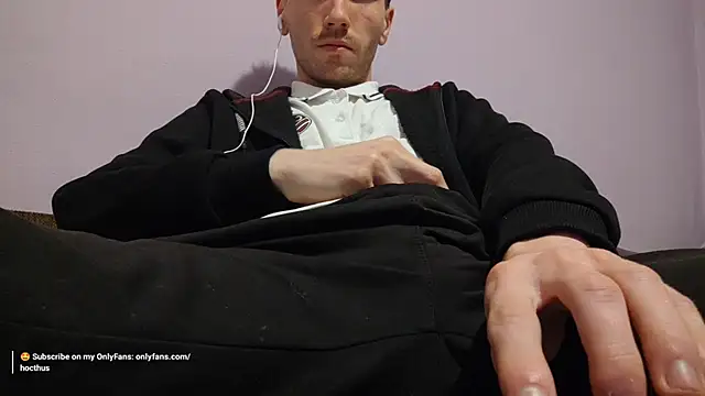 Snapshot of _Hocthus_ chatting on March 9, 3:43 am Hocthus online show from March 9, 3:43 am