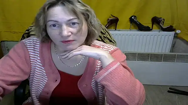 wLESLYMOSw online show from January 28, 8:04 pm