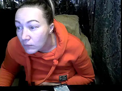 wLESLYMOSw online show from February 10, 10:19 am