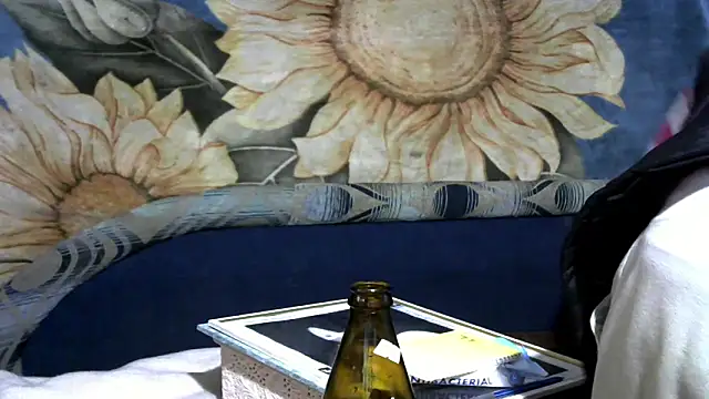 Snapshot of wLESLYMOSw chatting on March 8, 1:37 pm wLESLYMOSw online show from March 8, 1:37 pm