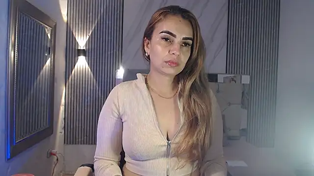 Snapshot of ashley__tylor chatting on December 18, 11:00 pm ashley tylor online show from December 18, 11:00 pm