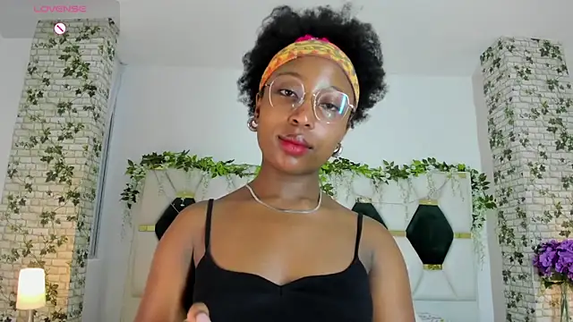 EmmaSanzz  online show from January 16, 11:37 am