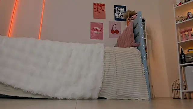 Lily Young online show from October 20, 5:08 am