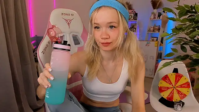 Lily Young online show from November 19, 4:56 am