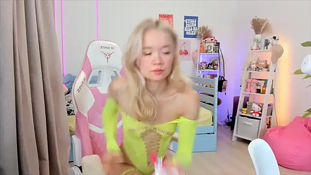 Lily Young online show from November 28, 5:32 am