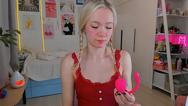 Snapshot of Lily_Young chatting on March 20, 3:22 am Lily Young online show from March 20, 3:22 am
