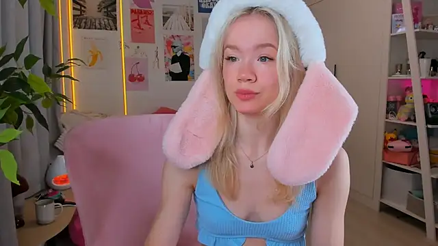 Snapshot of Lily_Young chatting on April 3, 3:15 am Lily Young online show from April 3, 3:15 am