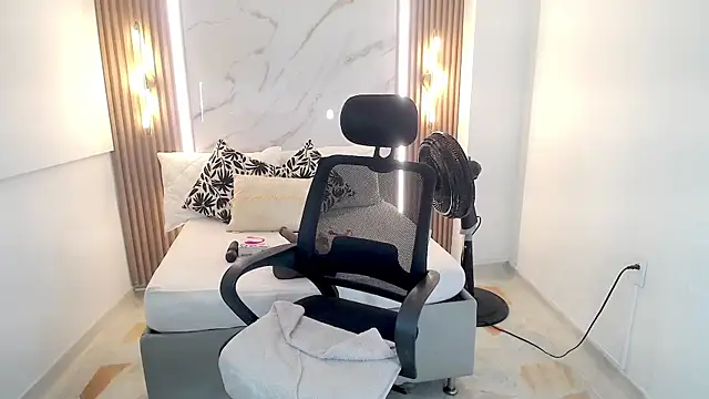 Snapshot of Mariana_Rojas chatting on April 9, 6:19 am Mariana Rojas online show from April 9, 6:19 am