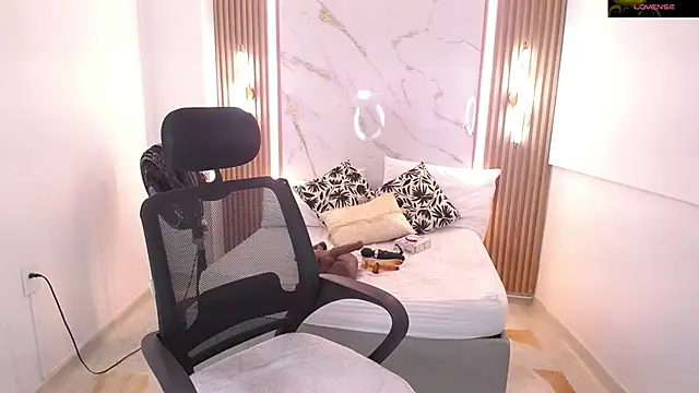 Snapshot of Mariana_Rojas chatting on June 5, 7:36 am Mariana Rojas online show from June 5, 7:36 am