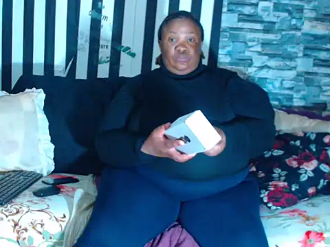 BigHotMatureXx online show from December 13, 8:25 pm