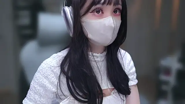 Snapshot of maku_00 chatting on May 3, 11:16 am maku 00 online show from May 3, 11:16 am
