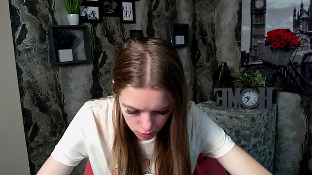 Snapshot of AliceFlirtt_ chatting on October 15, 7:52 am AliceFlirtt online show from October 15, 7:52 am