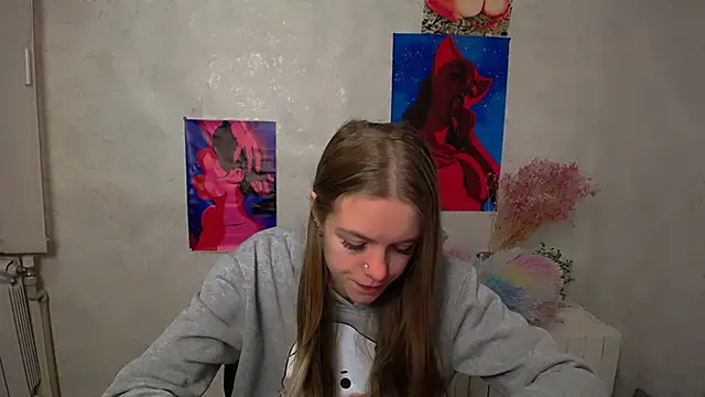 Snapshot of AliceFlirtt_ chatting on October 21, 8:26 am AliceFlirtt online show from October 21, 8:26 am