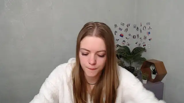 Snapshot of AliceFlirtt_ chatting on November 4, 9:30 am AliceFlirtt online show from November 4, 9:30 am