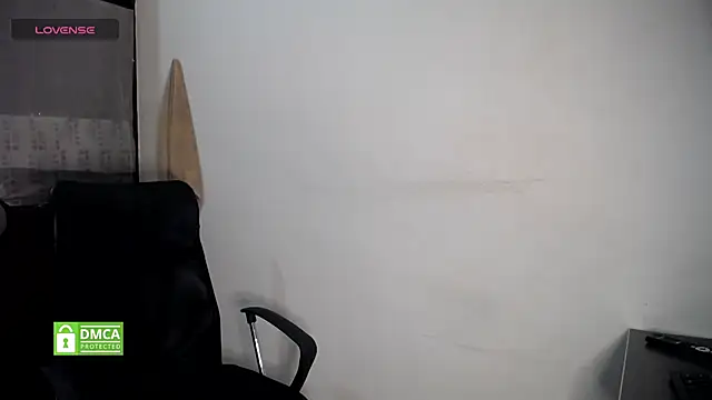 Snapshot of susana2523 chatting on December 3, 6:37 am susana2523 online show from December 3, 6:37 am